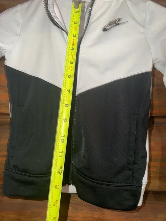 Nike White and Black Full-Zip Jacket Kids-4T - Picture 4 of 6